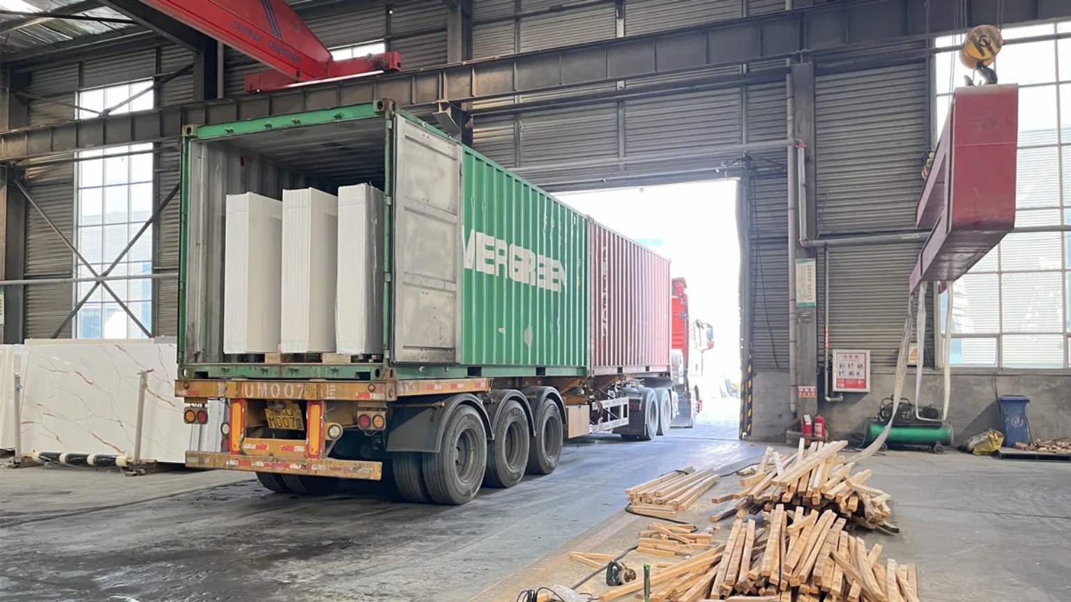 Factory container loading and export dispatch control Factory loading export cargo into a container truck